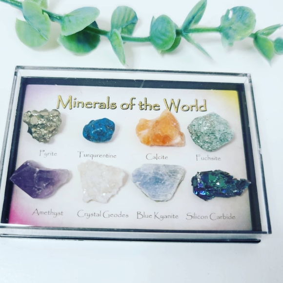 The "Minerals of the World" mini box of 8 crystals - Picture 2 of 4